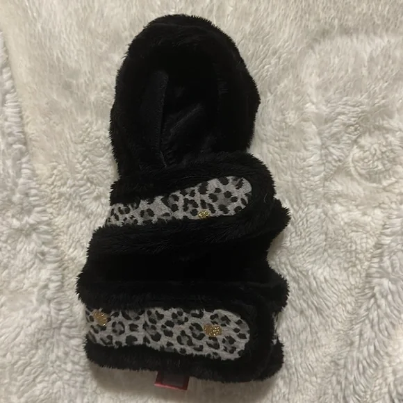 Soft plush lined harness with hood - Picture 8 of 9